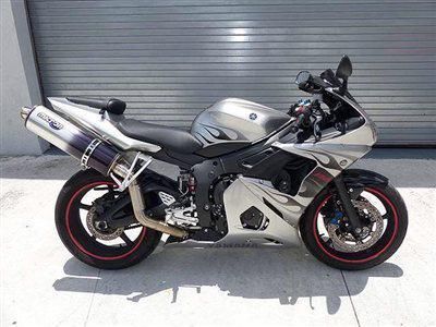 VERY NICE 2004 YZF-R6 with 9784 miles - upgraded exhaust, windscreen, flames