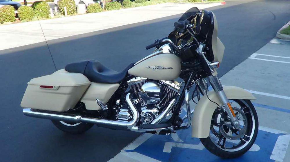 2014 Harley-Davidson FLHXS Standard 