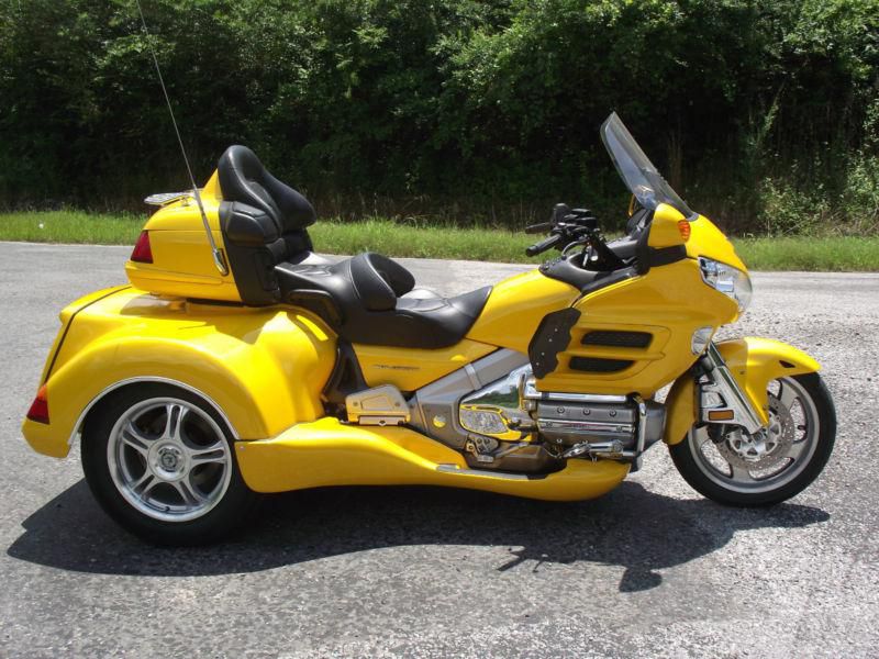 01 HONDA GOLDWING GL1800 ROADSMITH TRIKE WITH RUNNING BOARDS (LOW MILES)