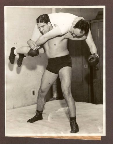 1936 Press Photo Pro Wrestler Vincent Lopez Lifts Boxer Armand Emanuel