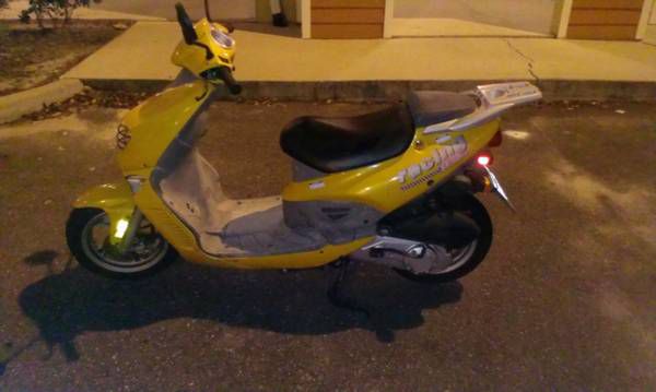 2006 yellow hyosung scooter 49cc