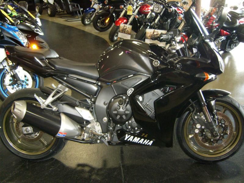 2009 Yamaha FZ1 - Full Fairing - Immaculate - Brand New Tires
