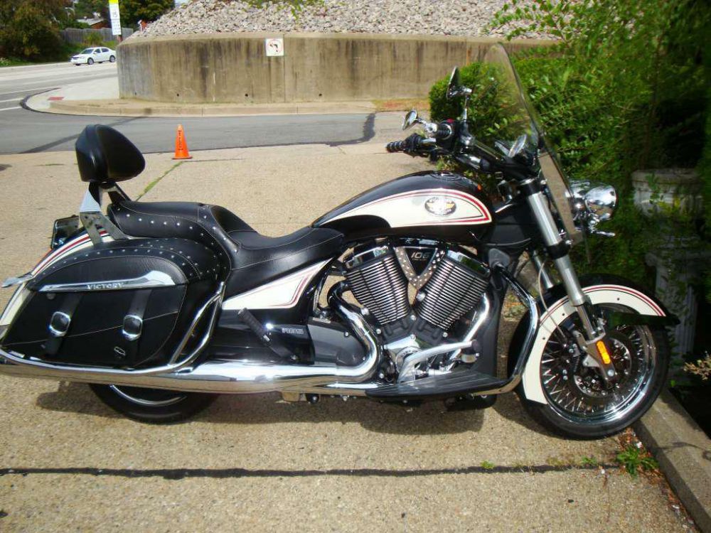 2012 Victory Cross Roads Classic LE Touring 