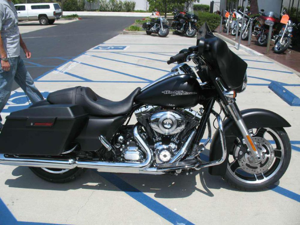 2013 Harley-Davidson FLHX Standard 