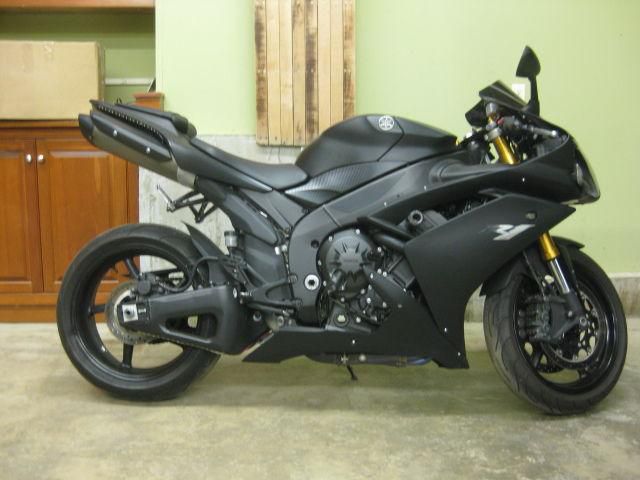 2007 YAMAHA YZF R1 RAVEN TRACK BIKE 3K MILES RUNS MINT PRICED TO SELL TODAY.