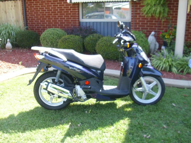2009 SYM HD 200 ~AUTOMATIC~ SCOOTER, 1700 MILES, GREAT CONDITION!!!