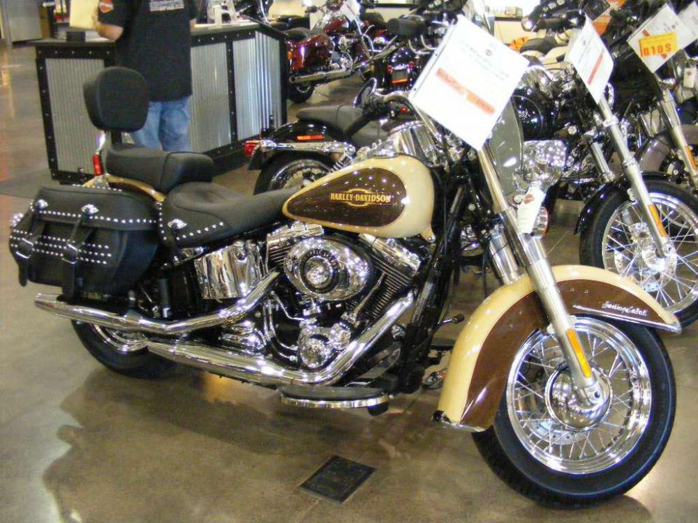 2014 Harley-Davidson FLSTC Heritage Softail Classic Cruiser 