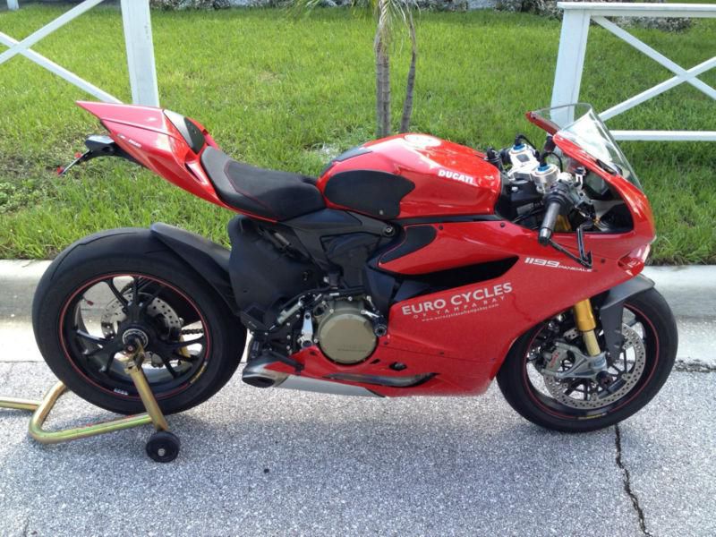 2013 Ducati 1199S Panigale Superbike Showroom Condition 2244 miles**Extra's!!!