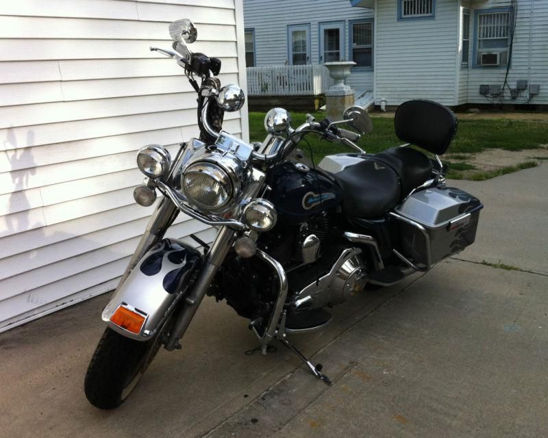 2004 harley davidson road king lots of extra chrome!!!