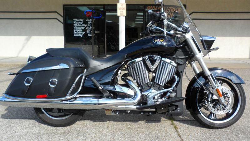 2012 VICTORY CROSSROADS w/ONLY 1106 MILES !!! @ Hotrod Motorcycles Inc.