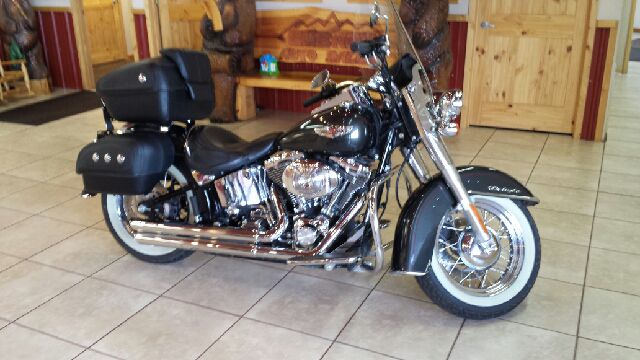 Used 2005 HARLEY DAVIDSON SOFT TAIL DELUXE for sale.