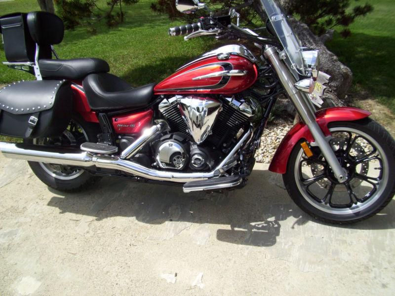 2012 YAMAHA V-STAR 950-$2700 IN OPTIONS-2700 MILES-MINT