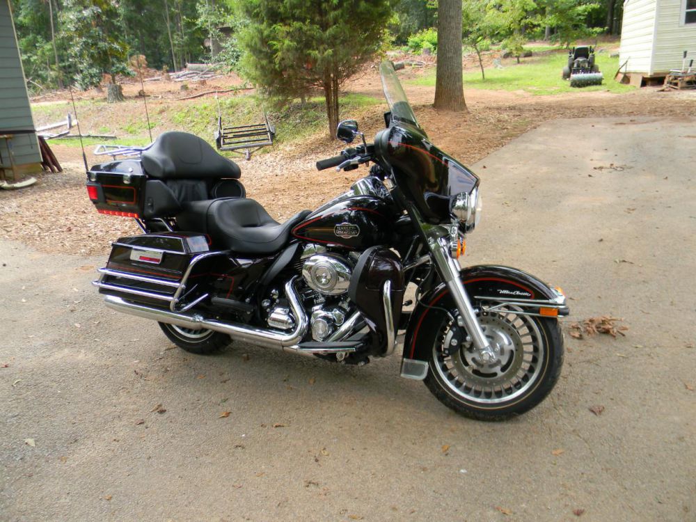 2011 Harley-Davidson Ultra Classic CVO Touring 