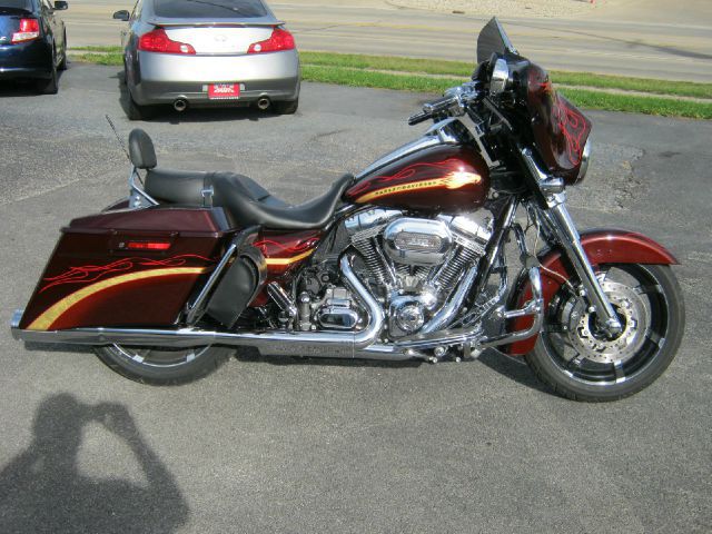 Used 2010 Harley Davidson Street Glide for sale.