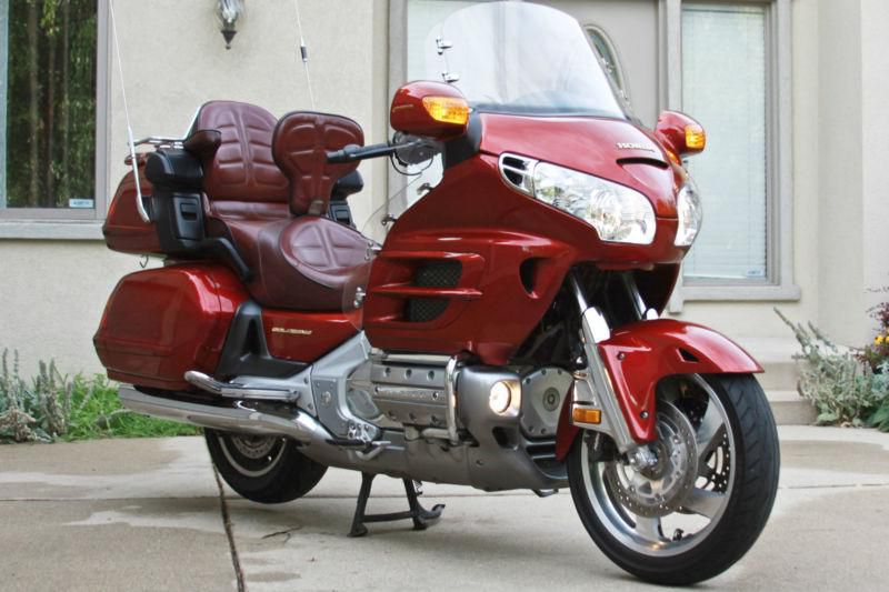 2001 Honda Gold Wing GL1800A ABS CB Heated Grips and Heated Corbin Seat UNIQUE