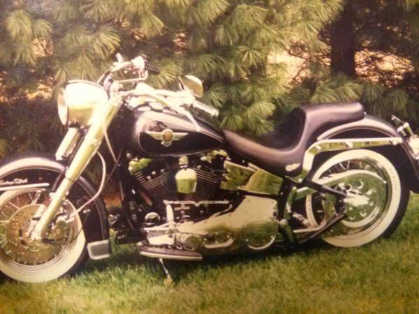 beautiful 1995 Harley Davidson (FLSTN)