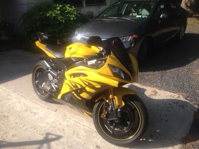 Mint limited edition Yamaha R6. Yellow with flames. 9300 miles.