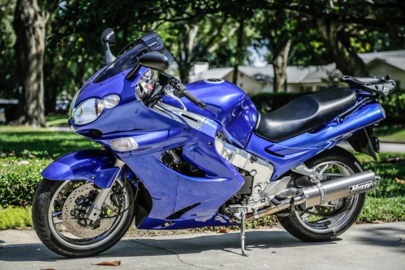 2004 Kawasaki ZZR 1200 with lots of options