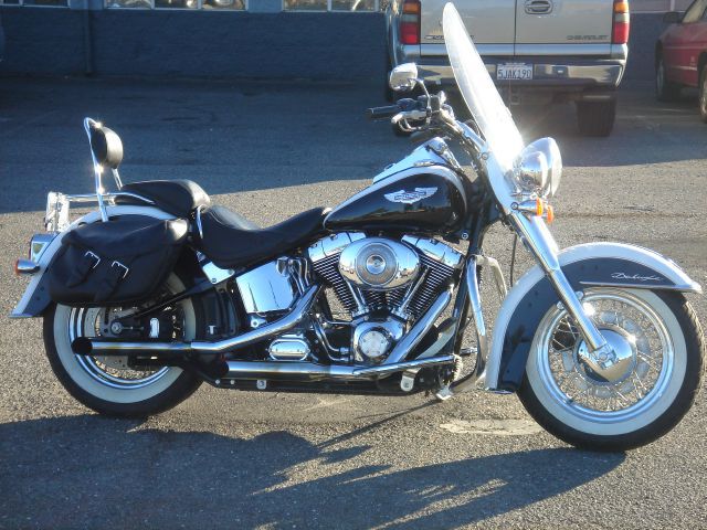 Used 2006 Harley Davidson Softail Deluxe for sale.