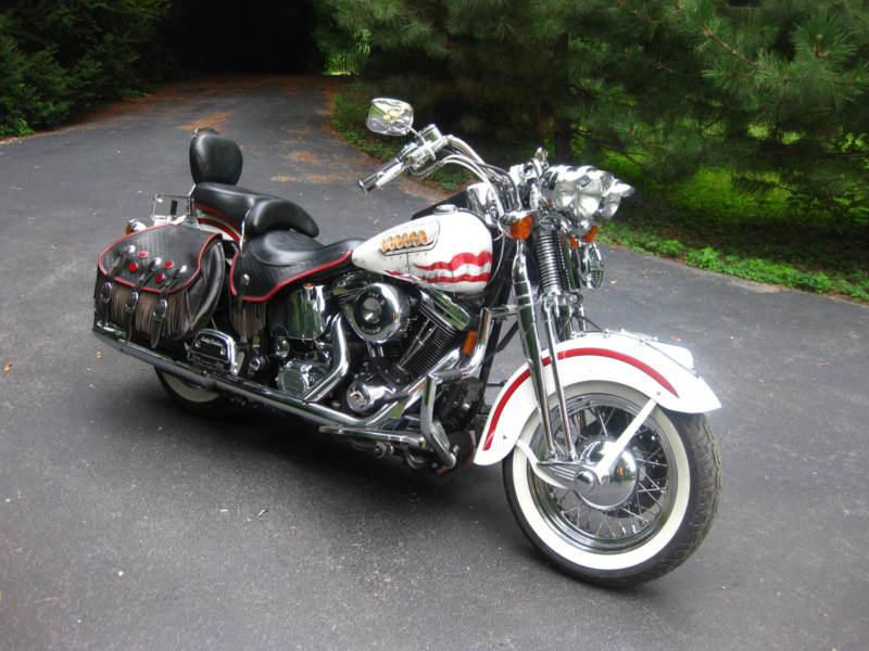 Harley Davidson: 1997 Heritage Softail Springer Motorcycle