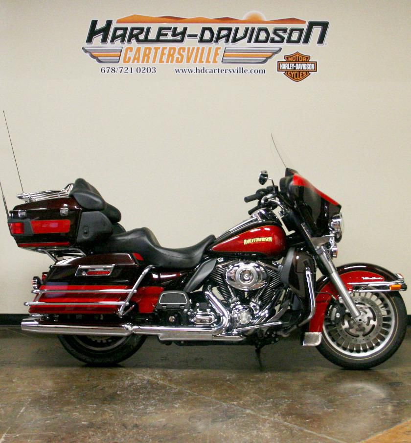 2010 Harley-Davidson FLHTCU Ultra Classic Electra Glide Touring 