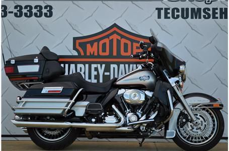 2010 Harley-Davidson FLHTCU Touring 