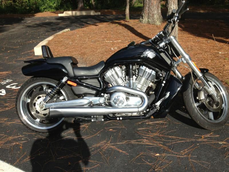 2009 harley-davidson v rod muscle; perfect condition, garage-kept; clear title