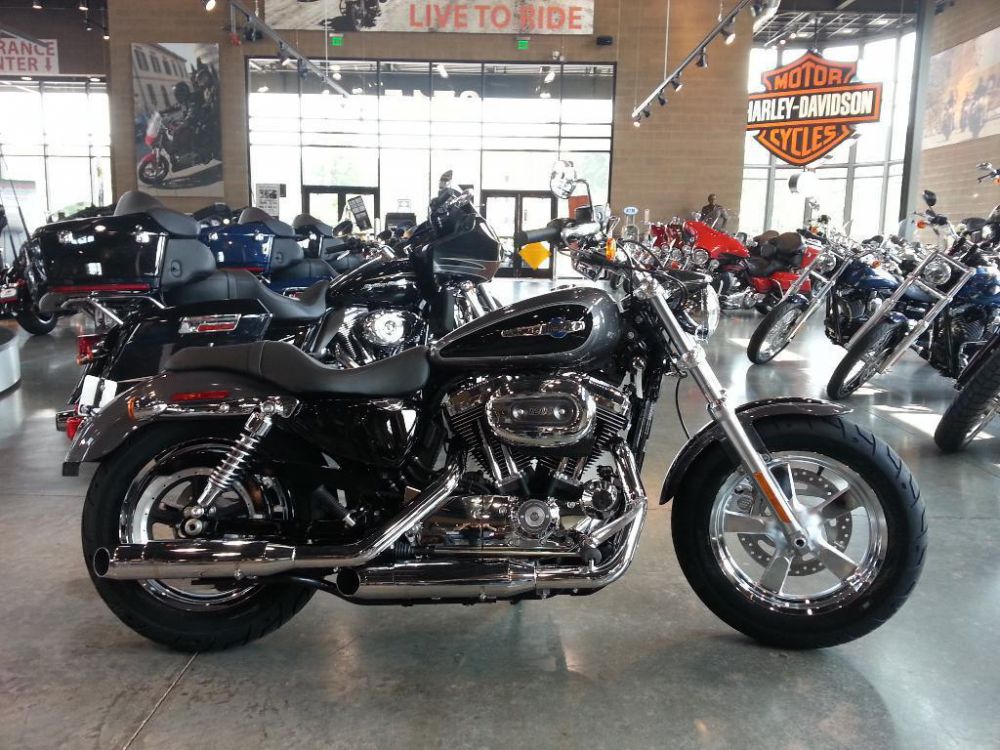 2014 Harley-Davidson XL 1200C Sportster 1200 Custom Cruiser 
