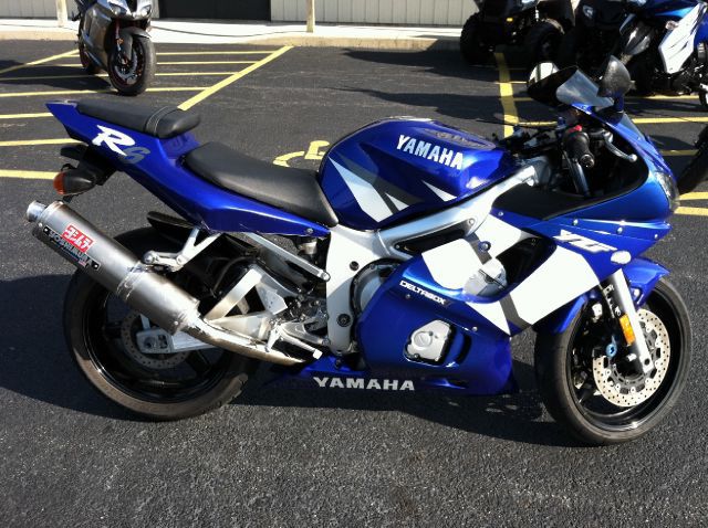 Used 2002 Yamaha YZF-R6 for sale.