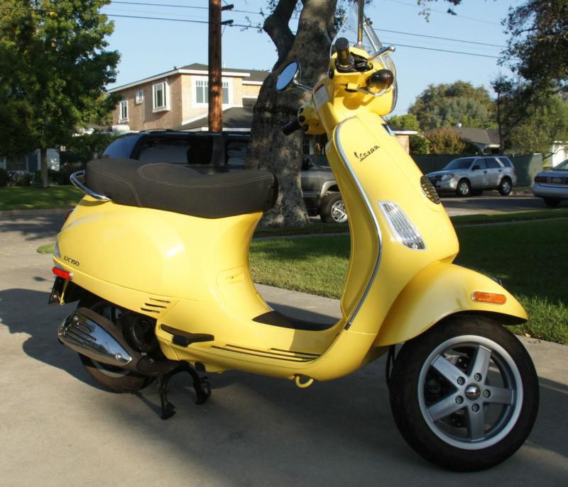 Like new, 2010 model Vespa 150LX Scooter. Yellow