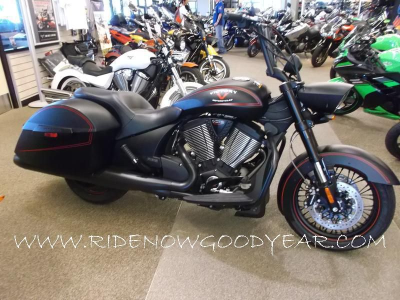 2013 victory hard-ball  sport touring 