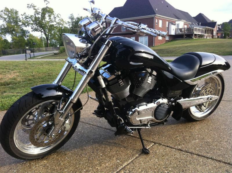 2007 Victory Hammer Premium- Beautiful bike. $4500.00 in after market parts.