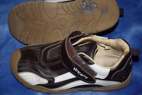 Vincent youth boys Size 1 brown and white casual shoes