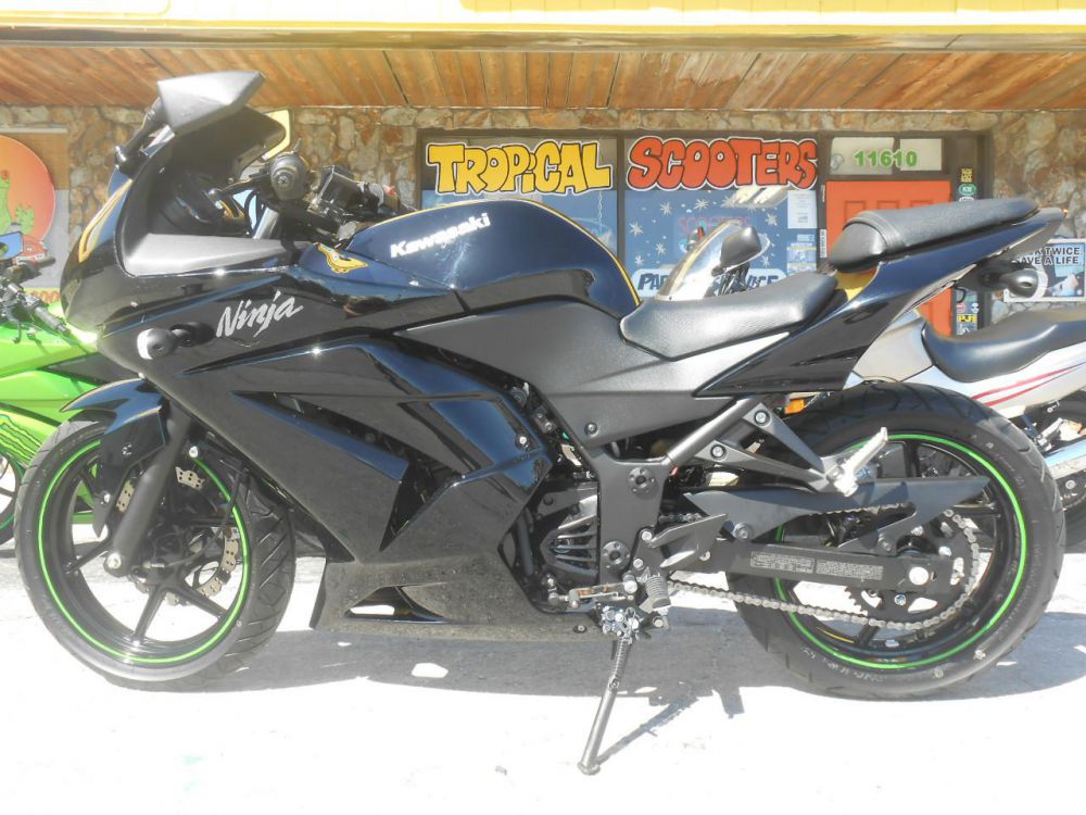 2011 Kawasaki Ninja 250R 250R Sportbike 