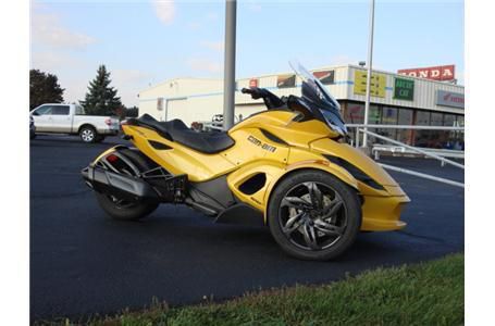 2013 Can-Am SPYDER STS Sport Touring 
