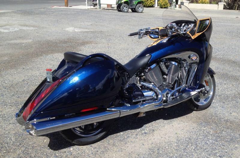 2011 VICTORY VISION / TOUR ABS CUSTOM BLUE, CHROME & WOOD 7K MI TONS OF EXTRAS