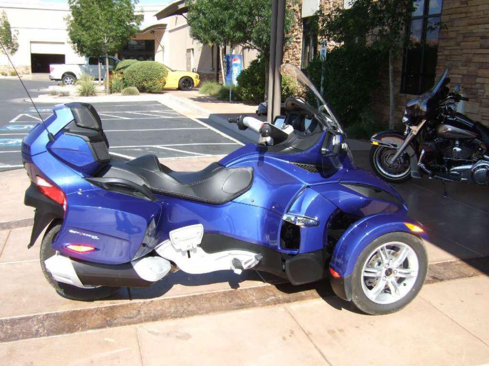 2012 Can-Am Spyder RT Audio & Convenience SE5 Touring 