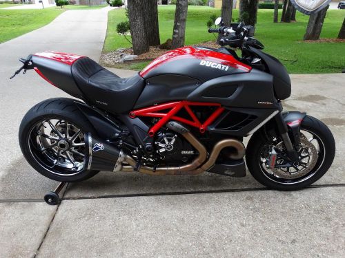 2012 Ducati Diavel Carbon Red