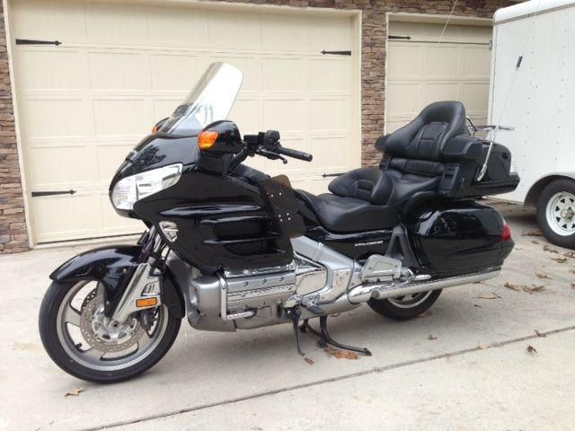 2006 honda gl1800 gold wing  great condition!