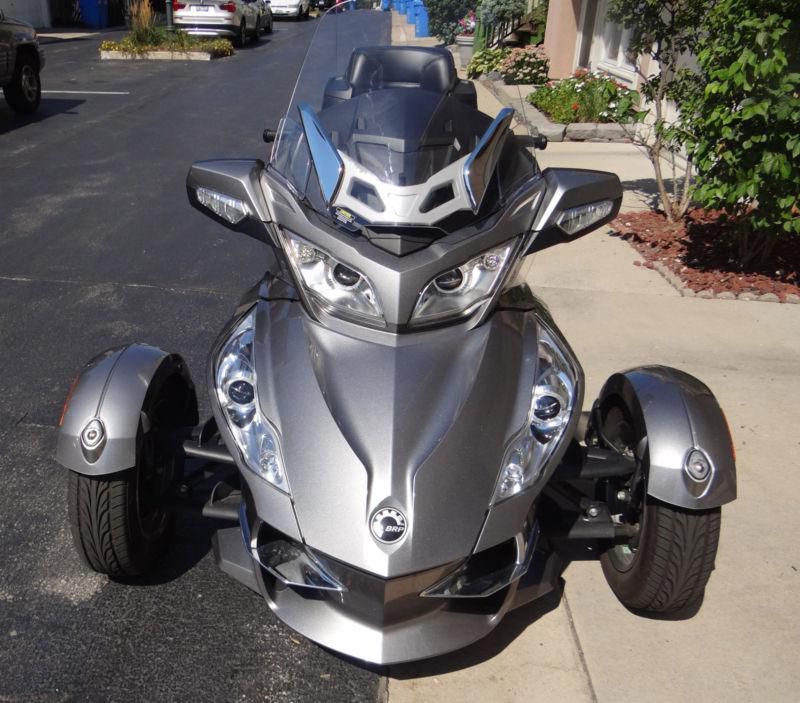 2011 Can-Am Spyder RT-S [SE5} w/OEM extended warranty(B.E.S.T. +) & Accessories