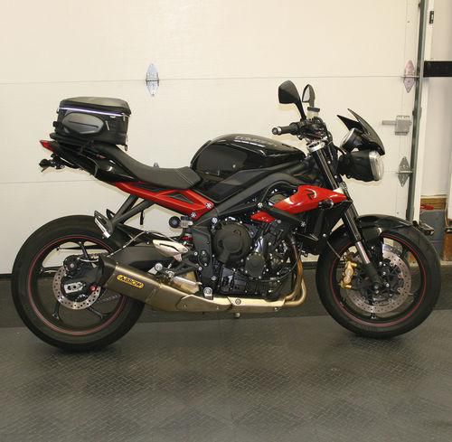 2013 TRIUMPH STREET TRIPLE R MOTORCYCLE ROADSTER ONLY 1399 MILES