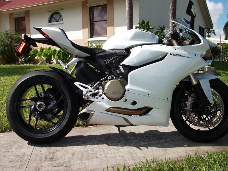 2013 DUCATI 1199 PANIGALE 1199 ABS ARCTIC WHITE