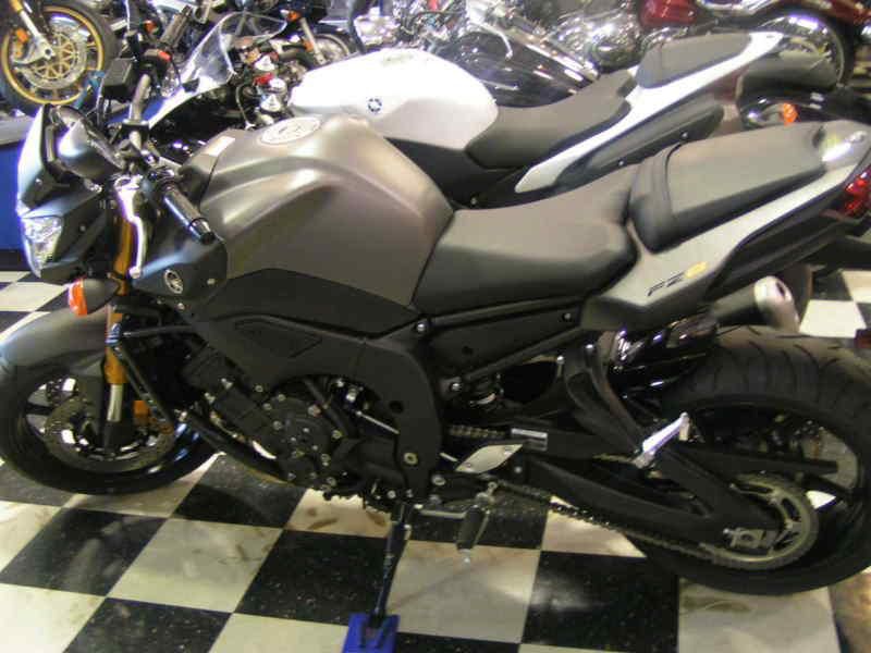 Yamaha fz8 / new 2012 / matte gray & black / sport series  street/ fuel injected