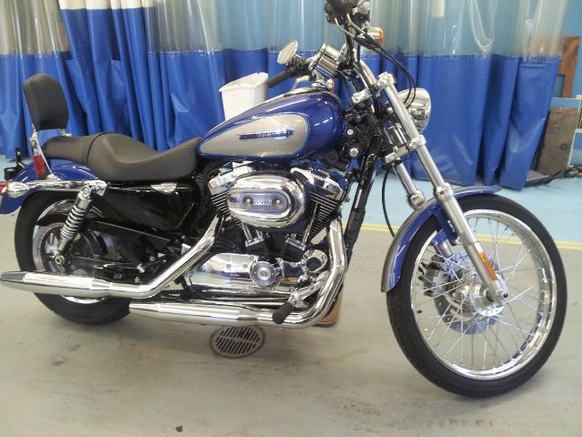 Used 2009 Harley Davidson XL 1200 for sale.