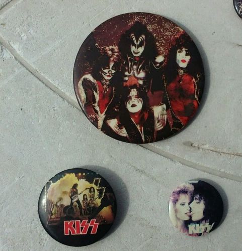 Vintage KISS Button&#039;s... Two small one large.. Rare Vinnie Vincent full make up.