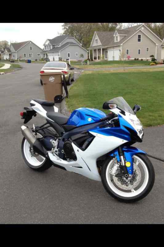 2011 Suzuki GSX-R 600 with only 1,000 miles. One owner. Excellent condition