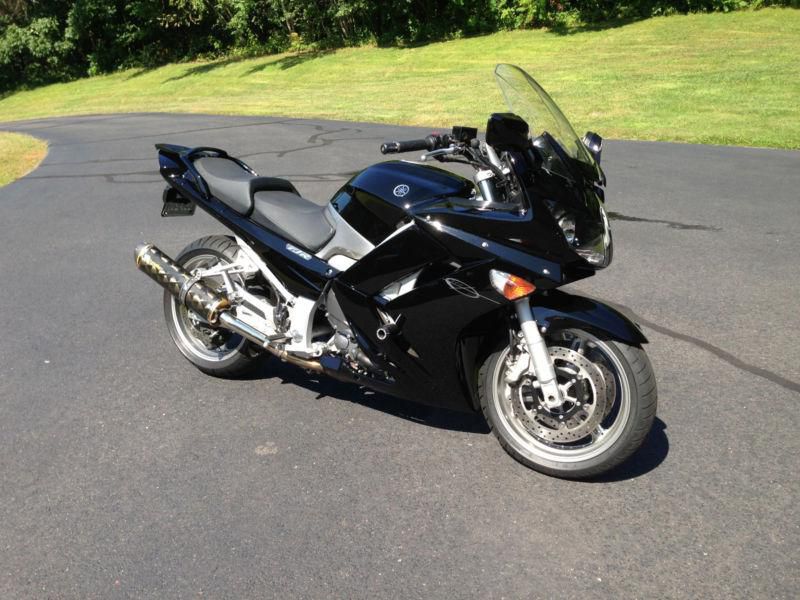 2008 Yamaha FJR 1300 AE , 4100 MILES, BLACK. MINT CONDITION. LOTS OF EXTRAS.