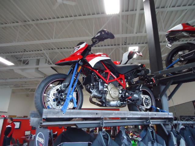 2012 Ducati Hypermotard 1100 EVO SP Sportbike 