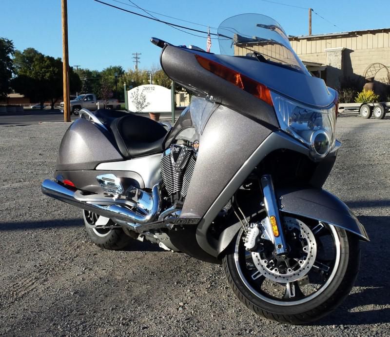 09 VICTORY VISION SUPER STEEL GREY 4,775 MI, LOTS OF EXTRAS, FIRST $10K GETS IT!