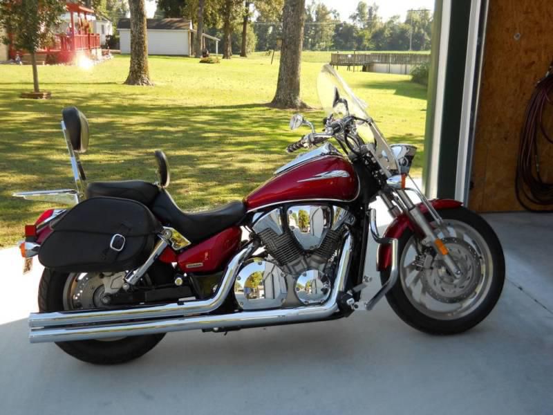 1300 C V-TWIN LOADED WITH EXTRAS 2005 Model 22,000 Miles